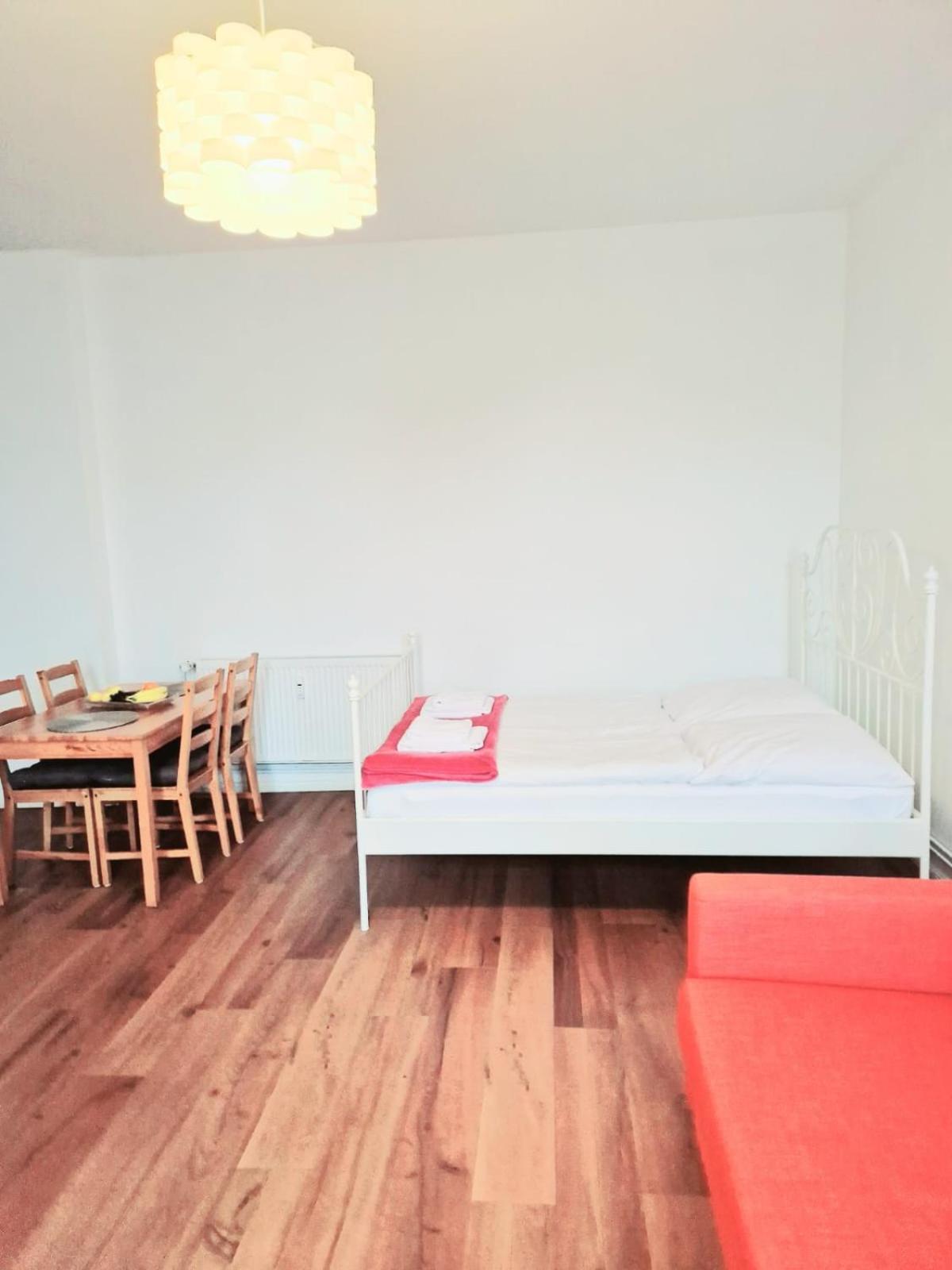 City Studio Apartment For 4, Near Sonnenallee Берлин Экстерьер фото